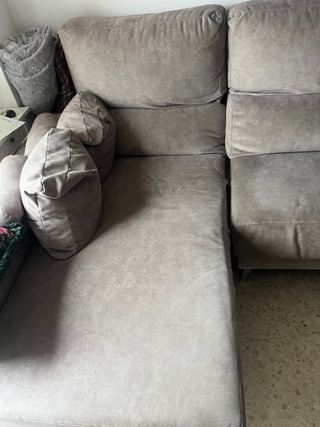 Sofa de tres plazas , muy nuevo