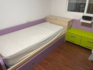 Cama doble nido con cómoda verde de cuatro