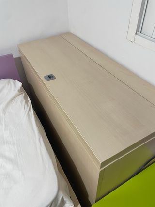 Cama doble nido con cómoda verde de cuatro