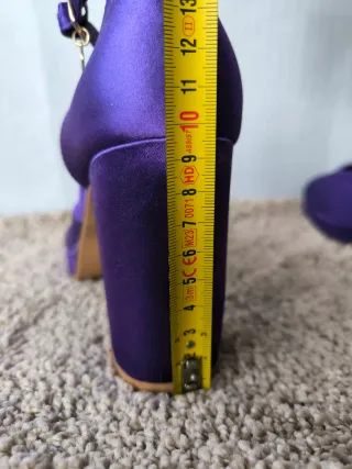 Zapatos de plataforma violetas de Xti