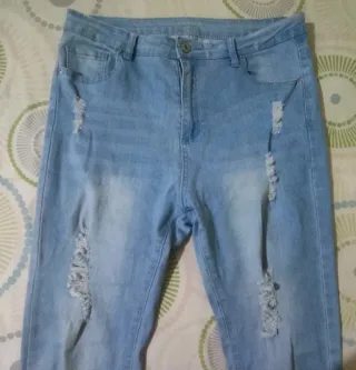 Vaquero c/ rotos efecto desgastado T. L