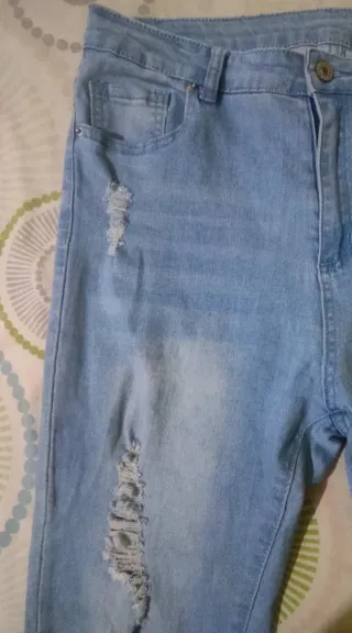 Vaquero c/ rotos efecto desgastado T. L