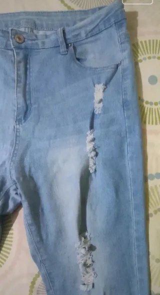 Vaquero c/ rotos efecto desgastado T. L