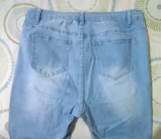 Vaquero c/ rotos efecto desgastado T. L