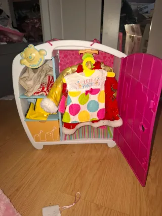 Armario y ropa nenuco