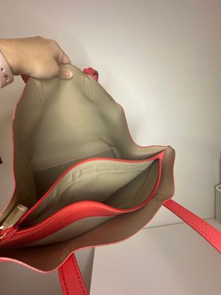 Bolso Furla de piel roja — con historia romántica