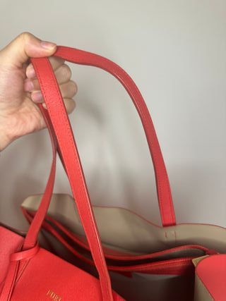 Bolso Furla de piel roja — con historia romántica