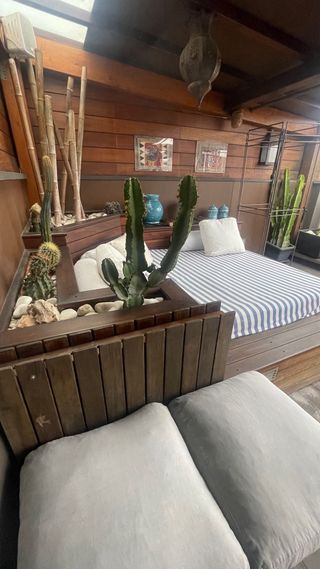 Cama Balinesa Madera de iroko Maciza