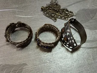 Tres brazaletes árabes unisex