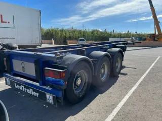 Semirremolque 20'portacontenedores, 3 ejes.