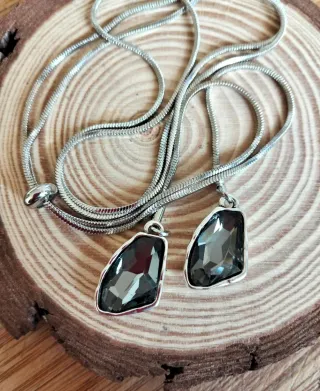 Collar largo estilo Uno de 50.