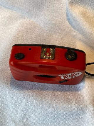 2 CAMARA FOTOS KINDER Y KIT KAT PROMOCION ANTIGUAS