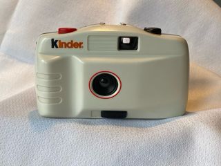 2 CAMARA FOTOS KINDER Y KIT KAT PROMOCION ANTIGUAS