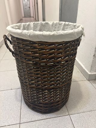 Cesto artesanal de mimbre