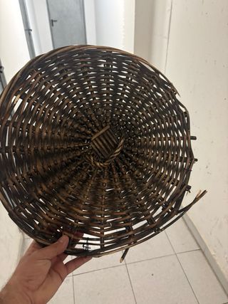 Cesto artesanal de mimbre