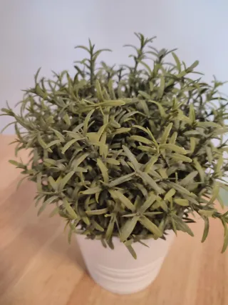 Planta artificial con macetero