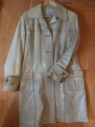 Gabardina in pelle stile vintage