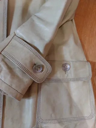 Gabardina in pelle stile vintage