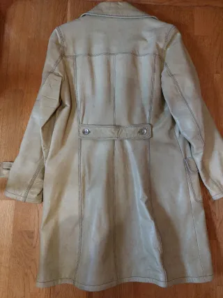 Gabardina in pelle stile vintage