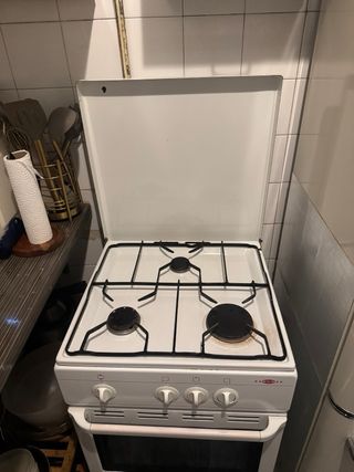 Cocina de gas blanca