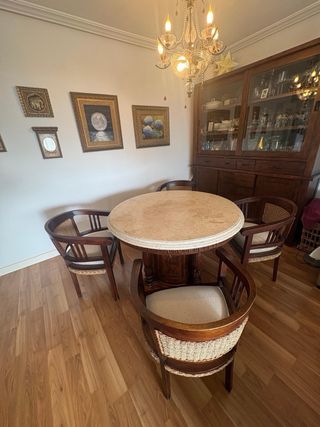 Mesa comedor con cuatro sillas