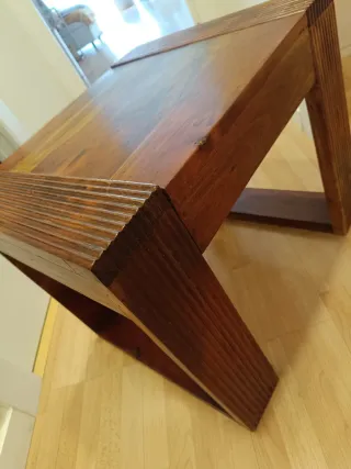 Mesa auxiliar de madera
