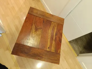 Mesa auxiliar de madera