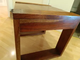 Mesa auxiliar de madera