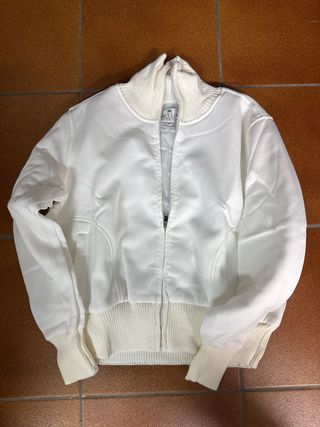 Chaqueta no tiene marca pero tengo que poner uno