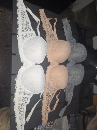 Sujetador beig de encaje talla 95D