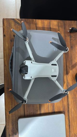 Drone DJI Mini 3 Pro con mando