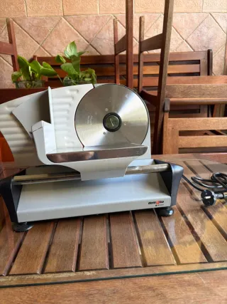 Cortadora de fiambre eléctrica