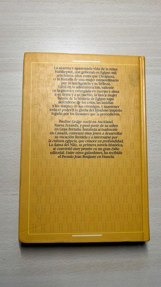 Libro “La dama del Nilo” de Pauline Gedge