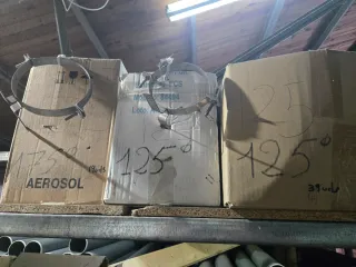 Abrazaderas para fijar tubería en liquidación