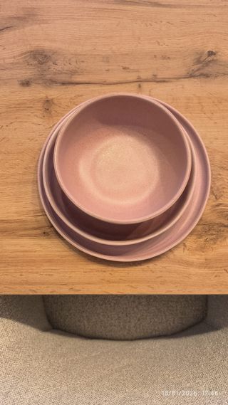 Juego de vajilla rosa de cerámica