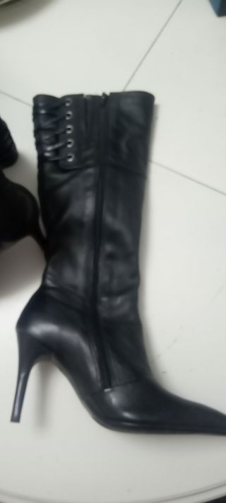 Bonitas botas de media caña, forradas por dentro