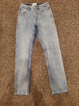 Pantalón vaquero desgastado