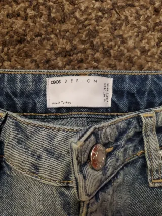 Pantalón vaquero desgastado