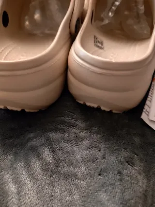 Zuecos crocs beige talla 38/39 nuevos