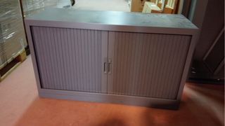 Vendo dos armarios bajos oficina con puertas