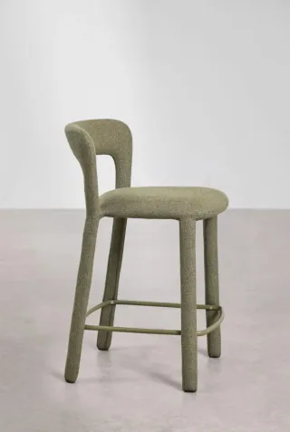 Taburete alto con respaldo tapizado en tela verde