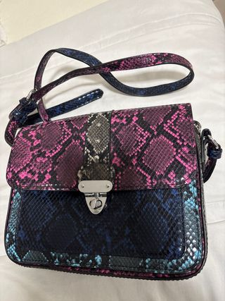 Bolso estampado serpiente rosa y azul Pacomartinez