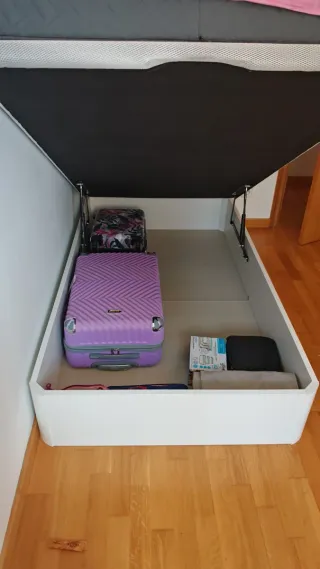 Canapé+ colchón+armario+mesita de noche