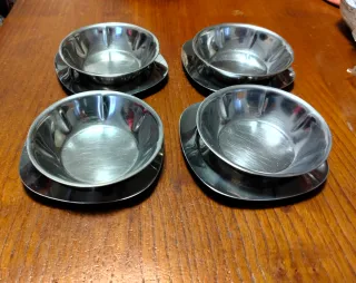 Piattini piani e piattini fondi in acciaio