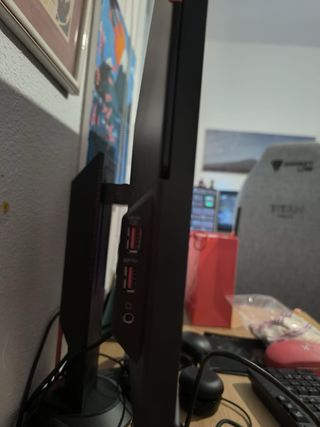 Monitor gaming Lenovo Legion con pantalla de 24.5