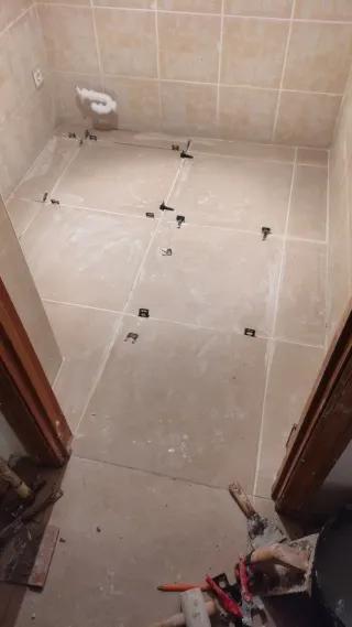 Fontanero, Albañil, Cerrajero, Alicatados