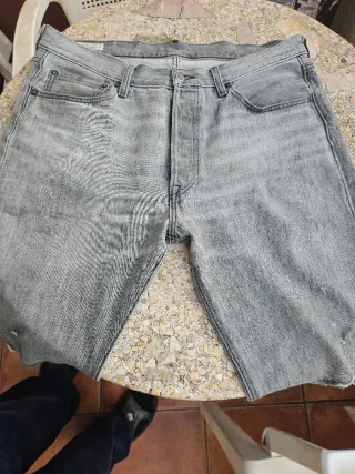 Pantalón Levis.
