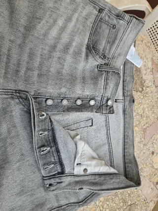Pantalón Levis.