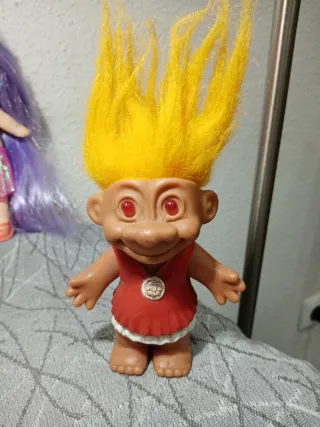 Lote de muñecas y figuras más regalo