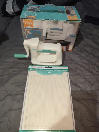 Mini troqueladora para manualidades